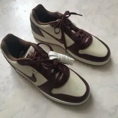 新品 Nikeエバノン LOW プレミアム 27cmのサムネイル