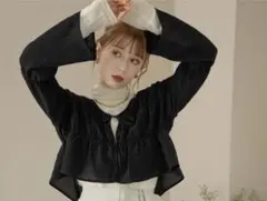 Hinari ヒナリ　フレアスリーブシャーリングブラウス　ブラック