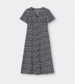 【値下げ中‼️】GU フラワーVネックフレアスリーブワンピース(半袖)