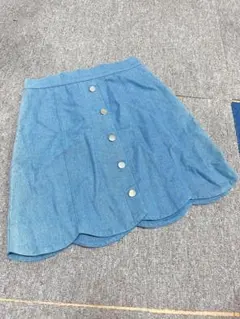 青 デニム スカラップヘム スカート 前面ボタン付き