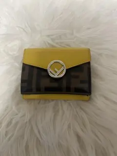 FENDI 三つ折り財布　コンパクト