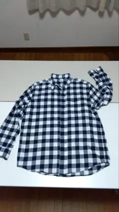 チェック柄ネルシャツ