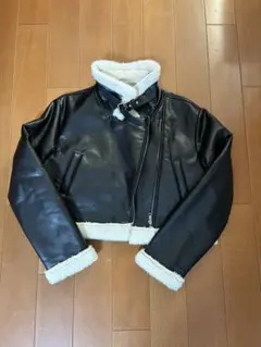 ブラックレザーショートムートンコート