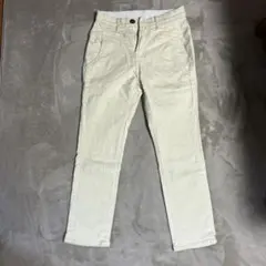 クリーム色スリムフィットデニムパンツ