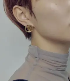 試着のみ✨ゴールディ　シアー カラー × サークル ライン イヤリング　ブラウン