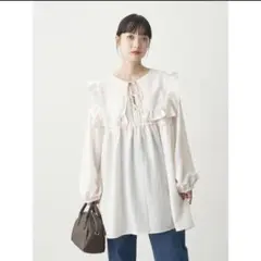 アースミュージックアンドエコロジー　2wayアイボリー フリル付きチュニック