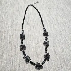 ブラック系のネックレス プラスチック製、金属製金具