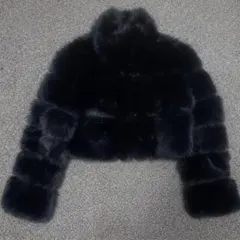 黒のファークロップドジャケット