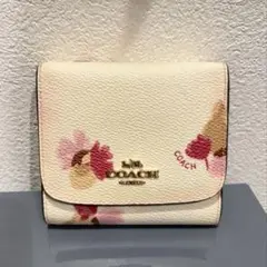 COACH 花柄 二つ折り財布 ホワイト - メルカリ