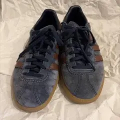 adidas ネイビー スエード スニーカー