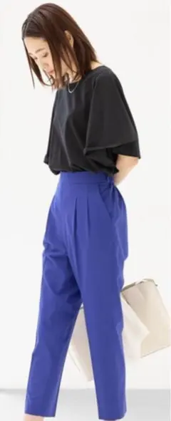 ウツクシルエットテーパードパンツ カジュアルパンツ