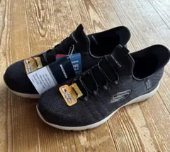 Skechers Slip-ins ブラックスニーカー　黒　新品　箱無し