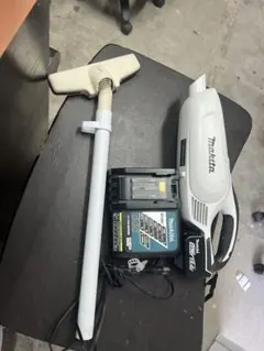 Makita 充電式クリーナ CL003G 本体 バッテリーとケースセット美品