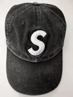 Supreme pigment S Logo 6−panel SS25 黒