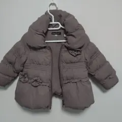 BeBe フリル付きダウンジャケット 90