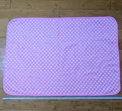 ピンクの水玉ブランケット　ひざ掛け