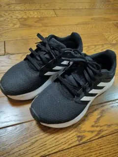 adidas ブラック/ホワイト スニーカー ランニングシューズ23.0