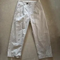 ベージュ スラックス