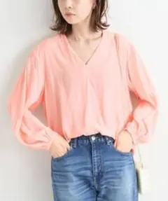 イエナ　ライトサテンVネックブラウス　ピンクのサムネイル