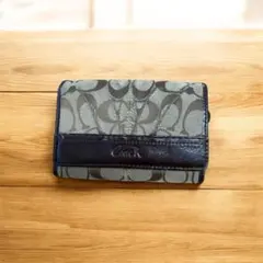 【人気色】COACH 二つ折り財布 グレー×ネイビー シグネチャー コンパクト