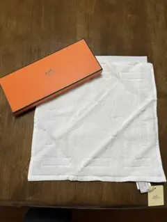 HERMES エルメス　ハンカチ　新品未使用　タオルハンカチ
