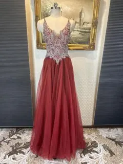 エレガントな赤いビーズ刺繍Aラインドレス