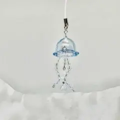 揺れる雫とグラデーションクラゲキーホルダー 透明感あふれるマリンブルー