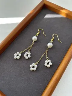 お花モチーフ ピアス 人工パール 揺れるチェーン ハンドメイド