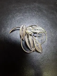 ヴィンテージ フィリグリー ブローチ 銀細工 透かし編み ラインストーン