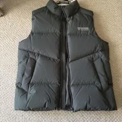 GUESS ブラック ダウンベスト Mサイズ