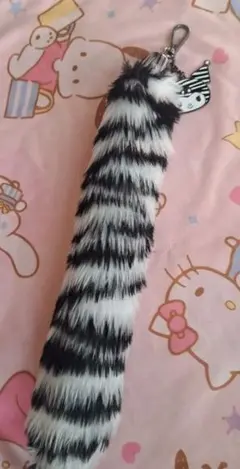 ハローキティ　チャームつきしっぽキーホルダー　ゼブラ柄　しまむら