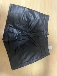 ZARA レザーショートパンツ