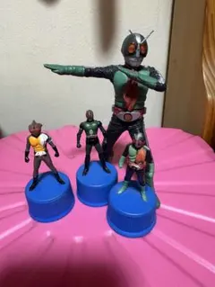 仮面ライダー フィギュア とボトルキャップ3個