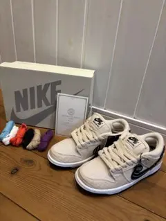 アルビノ & プレト × ナイキ SB ダンク ロー プロ QS パールホワイト