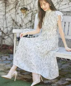 新品未開封＊トッコ　ラインフラワープリーツワンピース　オフホワイト春夏コラボ上品