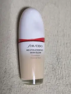 資生堂　エッセンススキングロウファンデーション 130 Opal