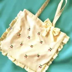 フリルトートバッグ 刺繍ハンドメイド ハンドメイドトートバッグ さくらんぼ柄