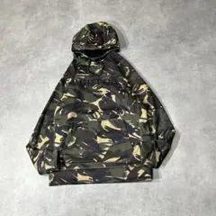 【美品】BURTONバートン　撥水加工　カモフラージュ　パーカー　スキーウェアL