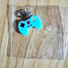 青いゲームコントローラーキーホルダー
