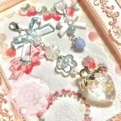 コロンといちごのストラップ・ダストプラグセット(水色＆透明いちご)