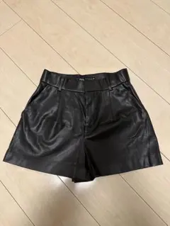 ZARA レザーショートパンツ　海外ファッション