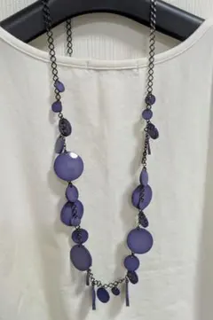 紫色の円形パーツ ネックレス