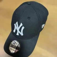 NEW ERA 9FORTYニューヨークヤンキースのキャップ　黒地のサムネイル