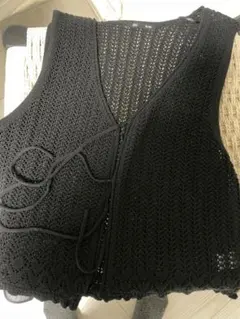 GUブラック&ホワイト　透かし編みニットジレ