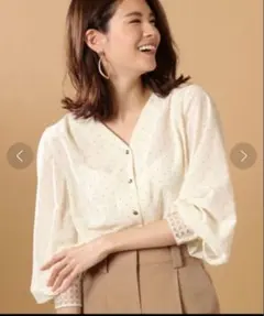 クリーム色ドット柄五分袖シャツ