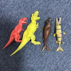&Co.ビッグ　ティラノサウルス2体＋サメ2体のセット