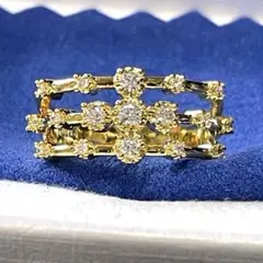 キュービックジルコニア　３連風リング　ゴールドカラー