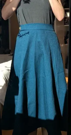 青色フレアスカート ウエストボタン付き