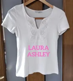 Laura Ashley Tシャツ