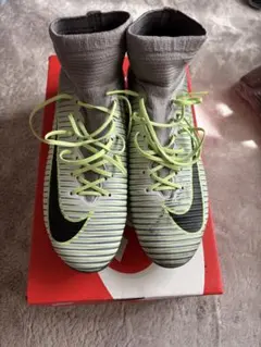 (美品)Nike Mercurial ハイカットサッカーシューズ グレー/レッド Nike Mercurial ハイカットスパイク レッド/グレー - メルカリ